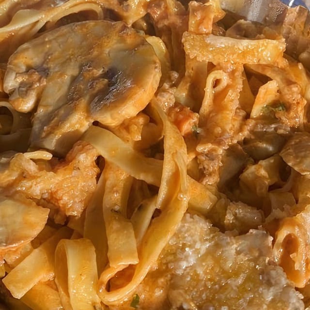 Fettuccine con Ragu.