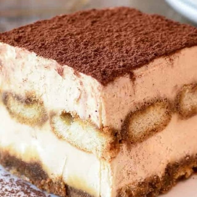 Tiramisu (8-inch round).